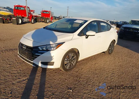 2025 Nissan Versa 1.6 Sv z USA, uszkodzony, nr VIN 3N1CN8EV4SL815764